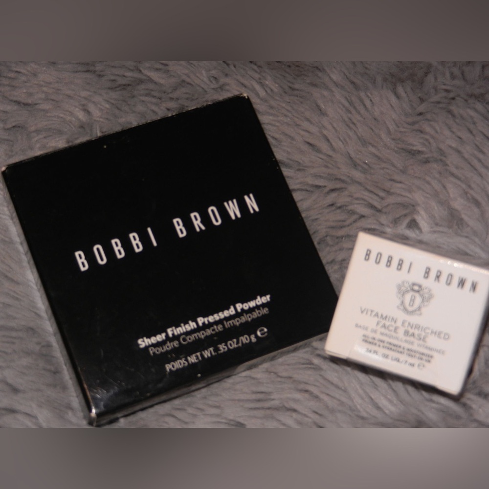 Bobbi Brown Sheer Finish Pressed Powder 
Bobbi Brown Vitamin Enriched Face Base